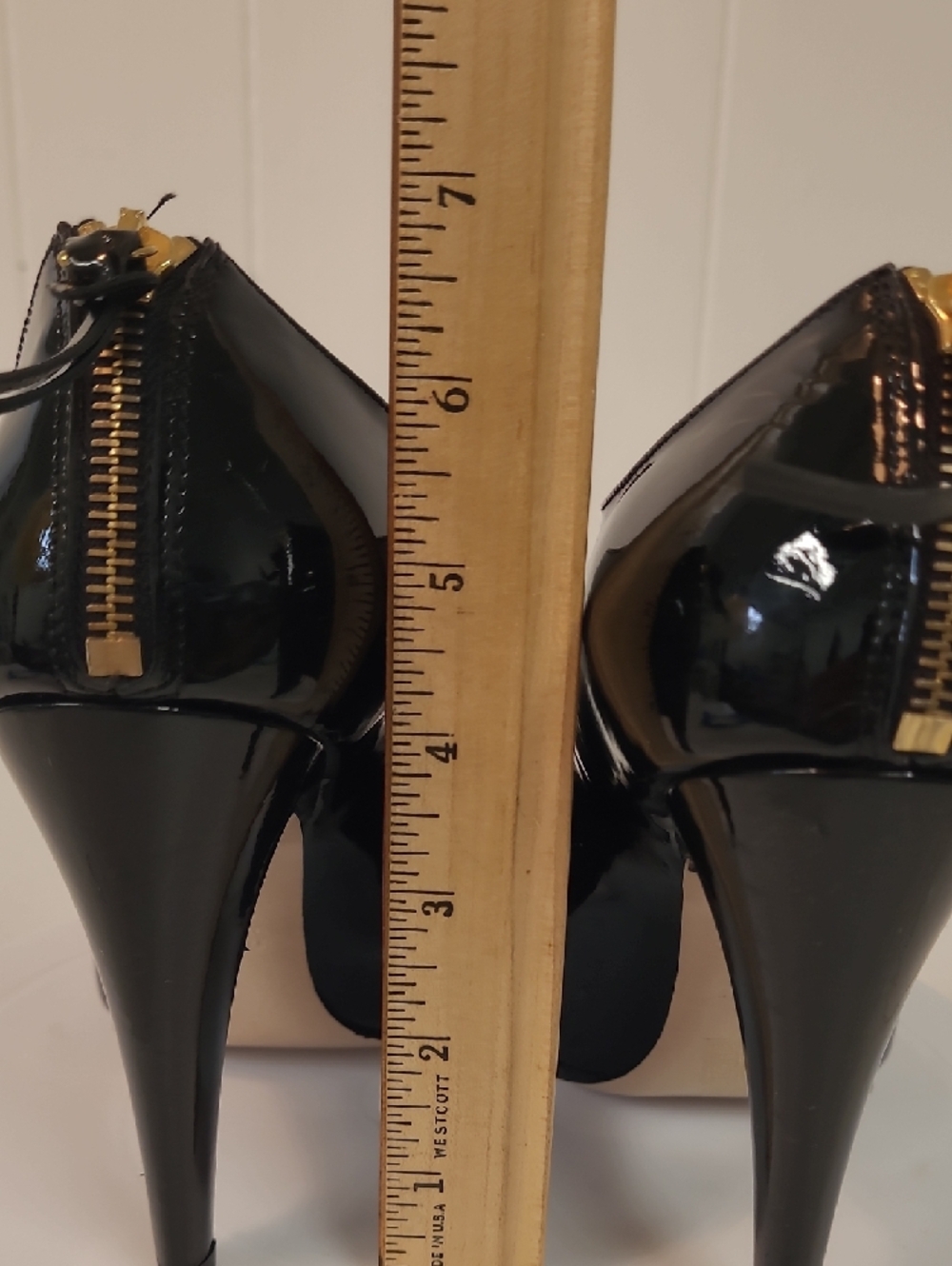 Miu Miu AUTHENTICATED Decollete Vernice 39 1/2 EU Black Patent Leather Booties - Picture 12 of 14